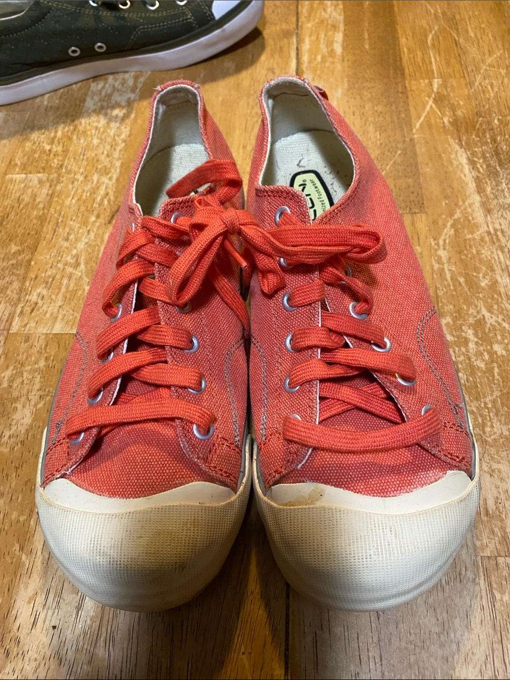 Beautiful Keen Women's Coral Canvas Lace-Up Sneakers